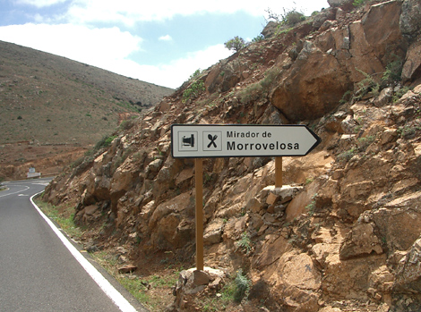 Schild zum Mirador Morro Velosa - Fuerteventura